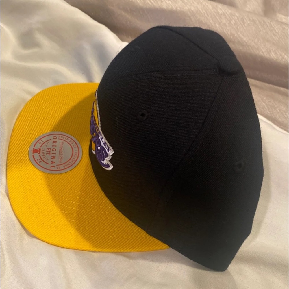 New Los Angeles Lakers NBA snapback - Picture 3 of 3